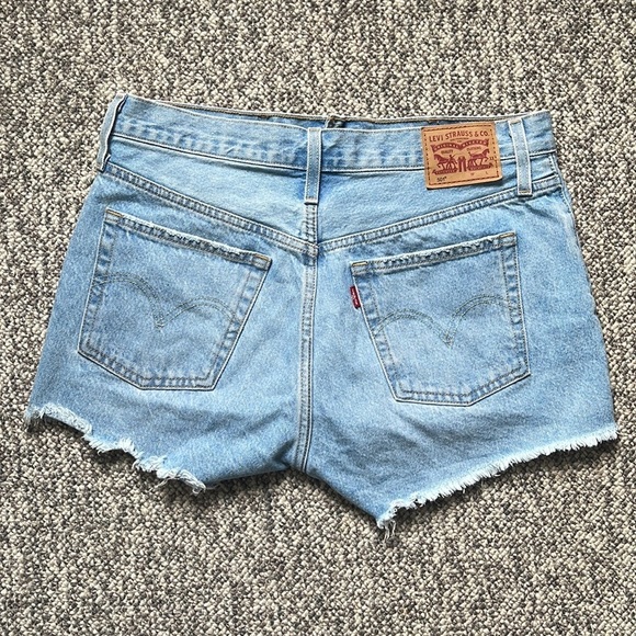 ⭐️⭐️Women 501 Levi’s denim shorts⭐️⭐️-Size 29 - Picture 3 of 5